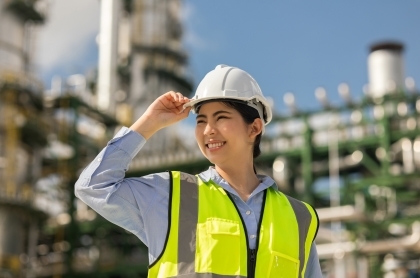 Financial Advisor holding a virtual whiteboard of charts and words about saving.